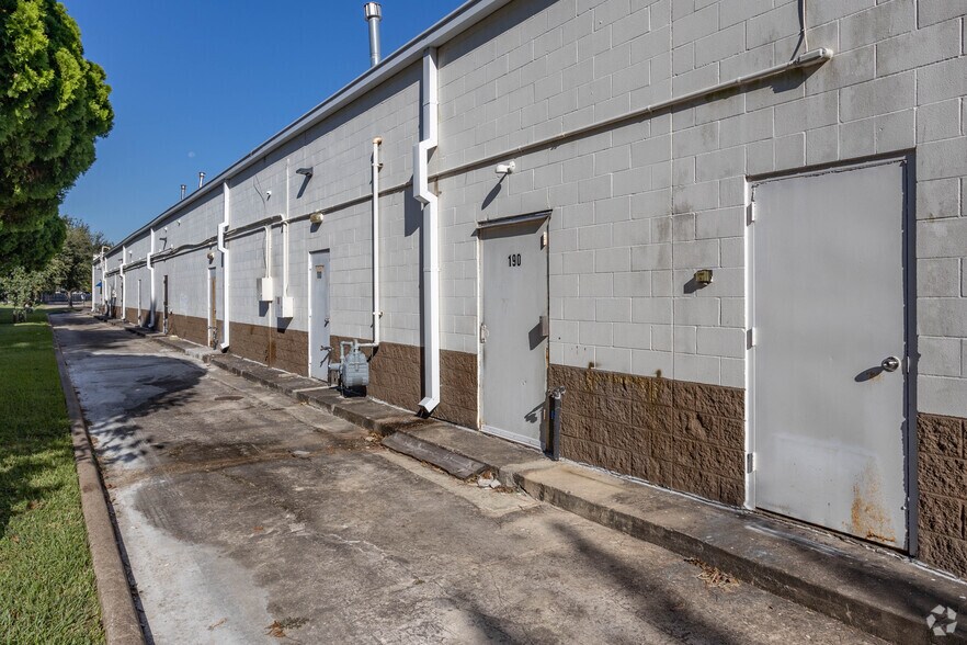 More Photos Of 4300-4302 Fairmont Pky, Pasadena Unknown For Lease