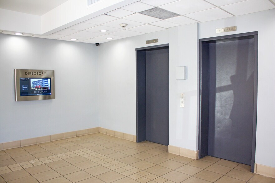 More Photos Of 2400 Poplar Ave, Memphis Office For Lease