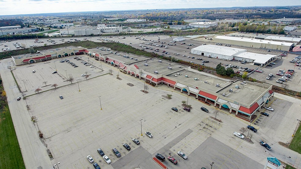 More Photos Of 8615-8665 W Brown Deer Rd, Milwaukee General Retail For Lease