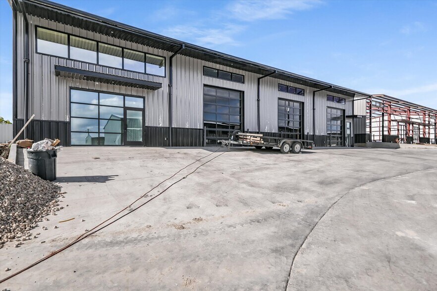 More Photos Of 451 Farrell Rd, Dripping Springs Light Distribution For Sale