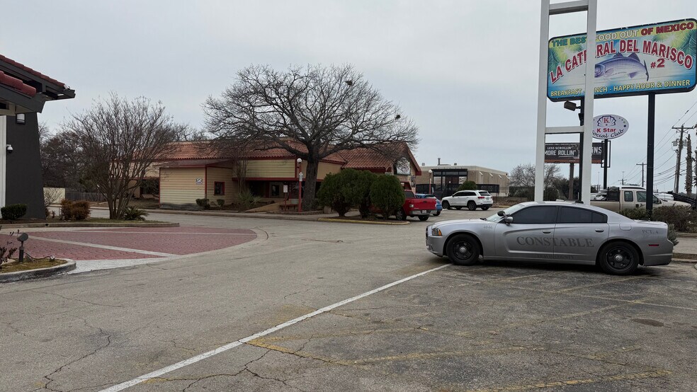 More Photos Of 2313 IH 35, Austin Restaurant For Lease