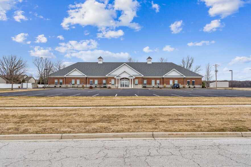 Primary Photo Of 2498 Bluestone Dr, Findlay Office For Lease