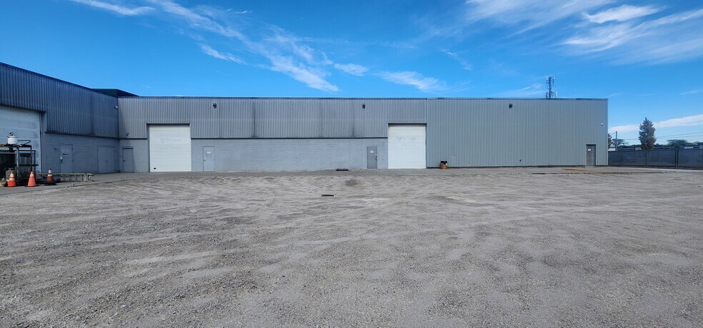 More Photos Of 301 Croft Dr, Windsor Distribution For Sale