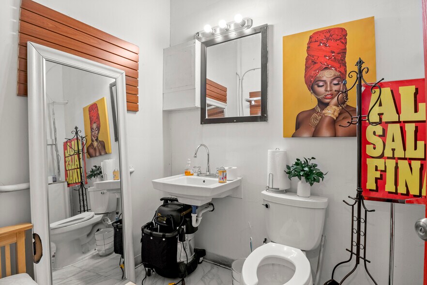 More Photos Of 26421 Plymouth Rd, Redford Storefront For Sale