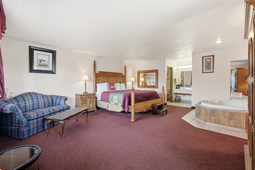 More Photos Of 3169 E Van Buren, Eureka Springs Hotel For Sale