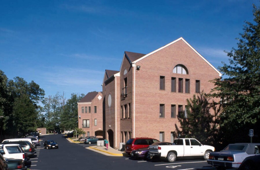 More Photos Of 9300-9306 Old Keene Mill Rd, Burke Loft Creative Space For Lease