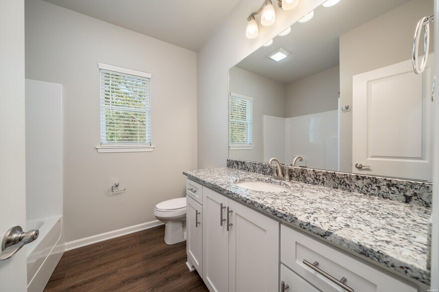 More Photos Of 102 & 106 Cheyenne St, Hot Springs National Park Apartments For Sale