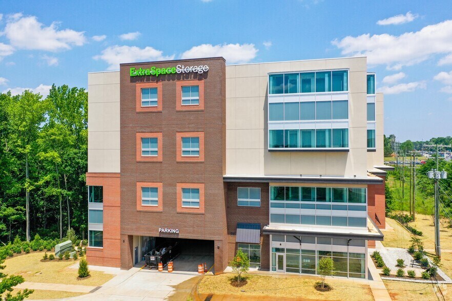 More Photos Of 11116 Providence Rd, Charlotte Self Storage For Lease