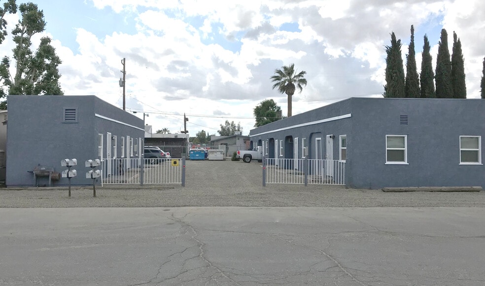Primary Photo Of 113 Hopkins Ave, Bakersfield Apartments For Sale