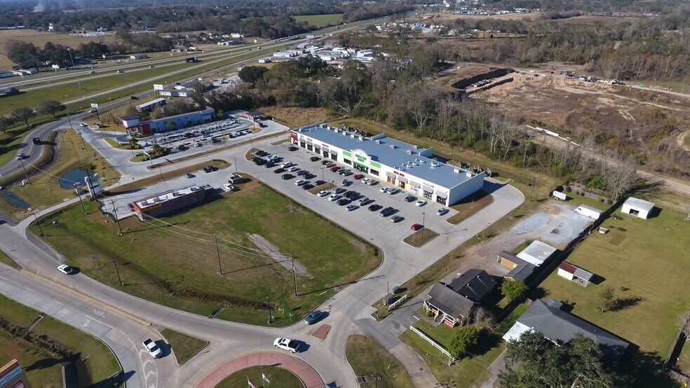 More Photos Of 105-107 Hector Connoly Rd, Carencro General Retail For Lease