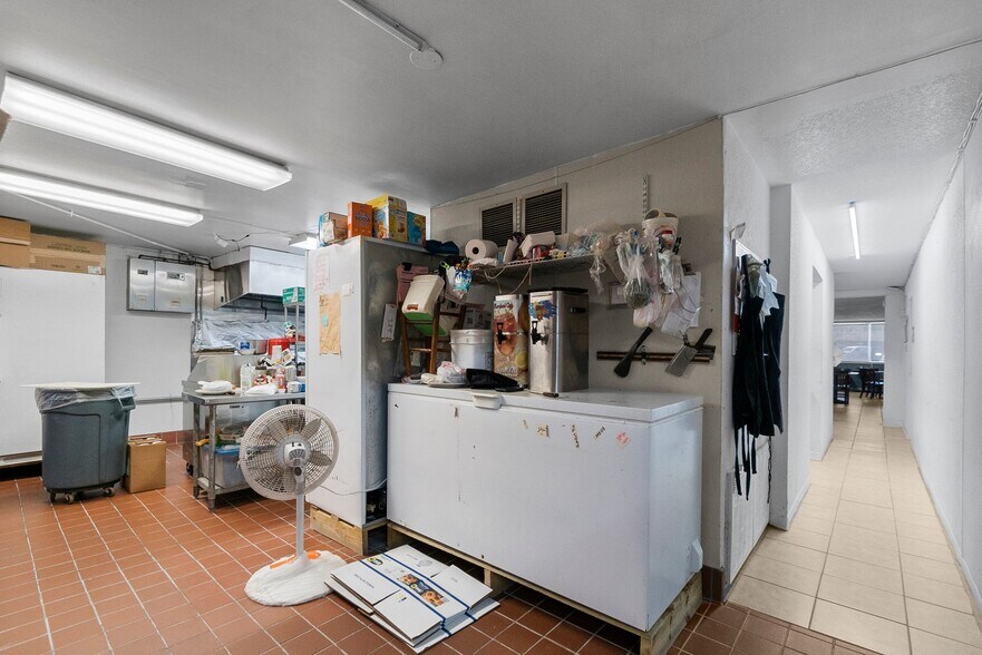 More Photos Of 1400 N Frazier St, Conroe Restaurant For Sale