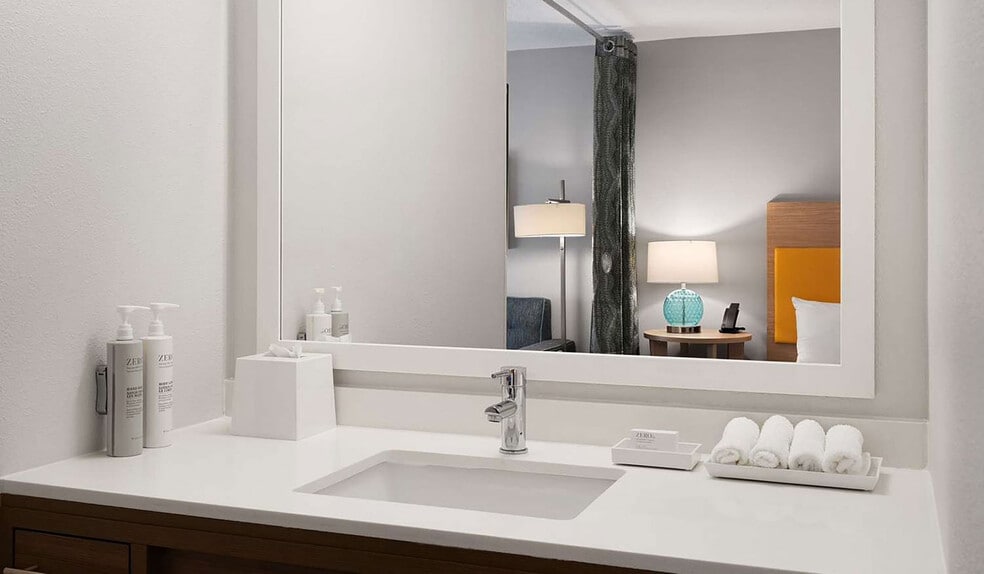 More Photos Of 9104 Keystone Crossing, Indianapolis Hotel For Sale