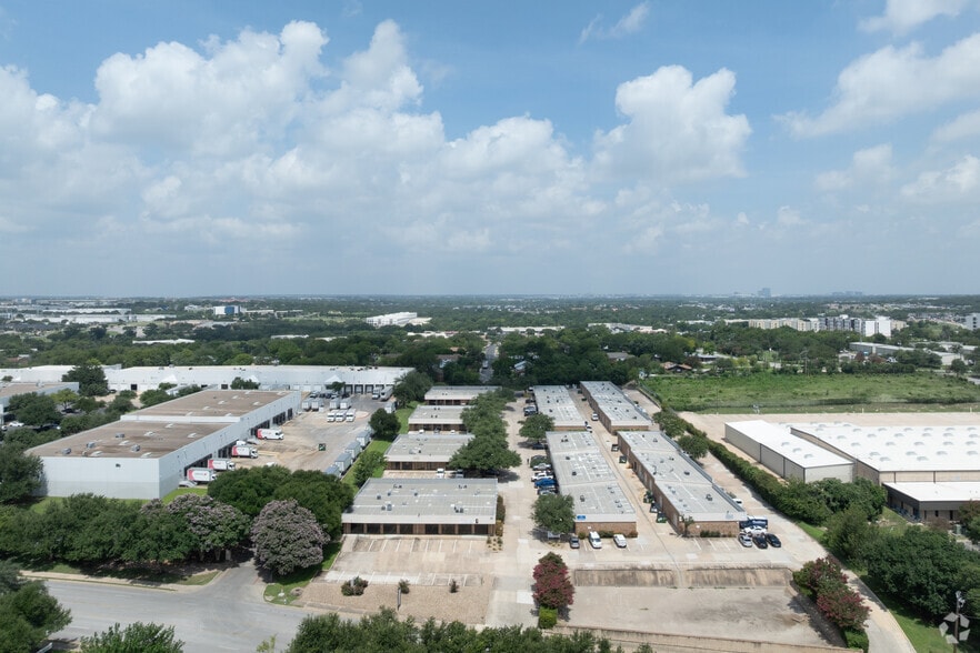 More Photos Of 8906 Wall St, Austin Unknown For Lease