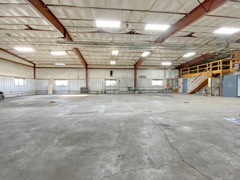 More Photos Of 411 Lorry St, Amherst Manufacturing For Sale