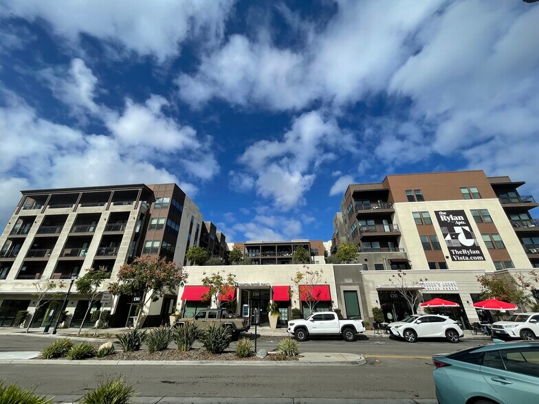 More Photos Of 127 Main St, Vista Storefront For Lease