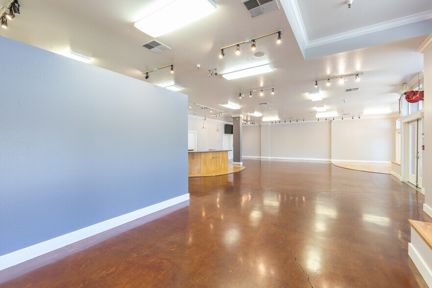 More Photos Of 220 Windsor River Rd, Windsor Apartments For Sale