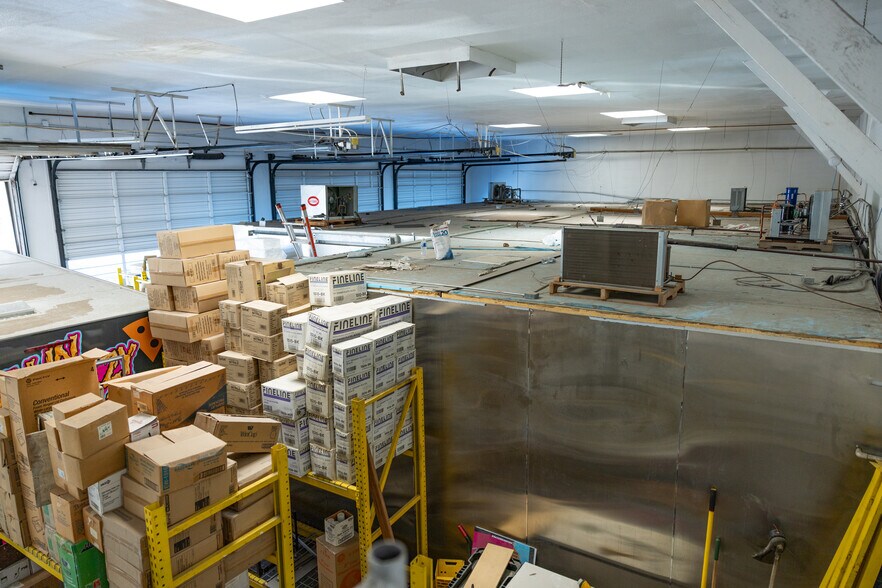 More Photos Of 811 E Jackson St, Phoenix Distribution For Sale