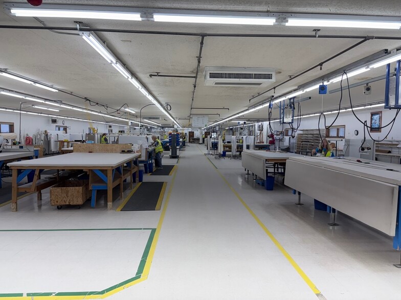 More Photos Of 348 Summit Ave W, Blackduck Manufacturing For Lease