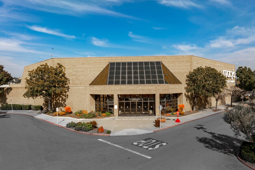 More Photos Of 2557 El Camino Real, Carlsbad Department Store For Sale