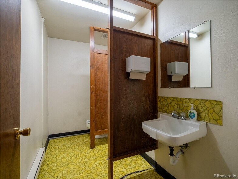 More Photos Of 125 E 2nd St, Salida Flex For Sale