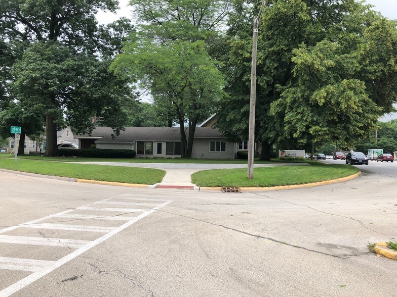 More Photos Of 700 N River Dr, Kankakee Office For Sale
