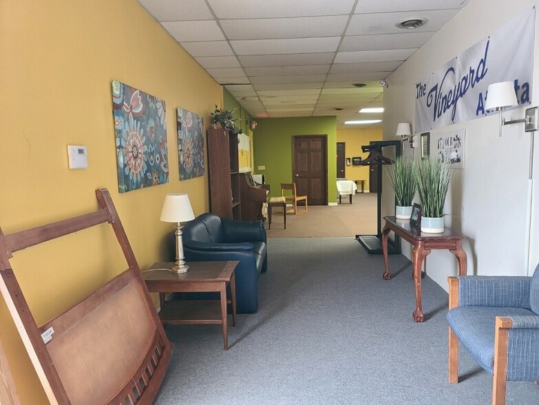 More Photos Of 565-595 Garden Walk Blvd, Atlanta Freestanding For Lease