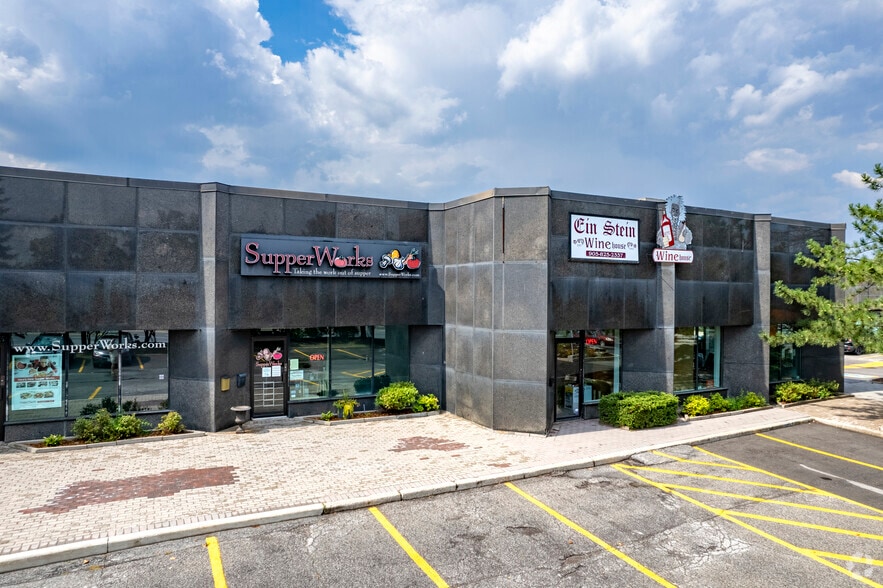 More Photos Of 481 N Service Rd, Oakville Flex For Lease