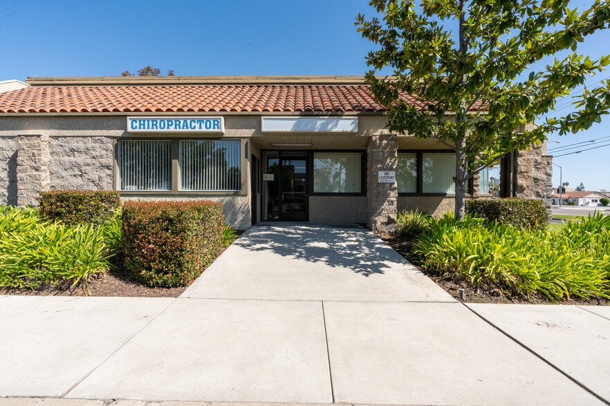 More Photos Of 305-355 E Foothill Blvd, Pomona Unknown For Lease