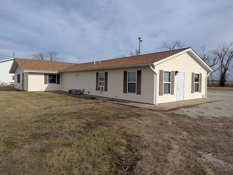 More Photos Of 707 Il Route 127, Greenville Flex For Sale