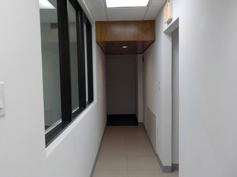 More Photos Of 3700 N 10th St, McAllen Office For Lease