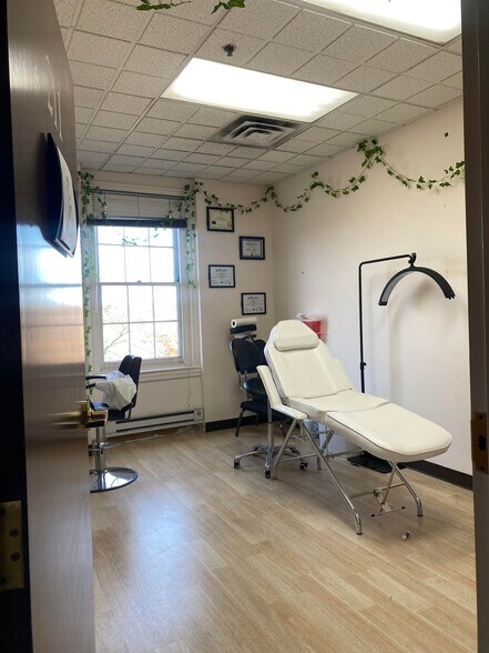 More Photos Of 559 Main St, Bethlehem Storefront For Lease