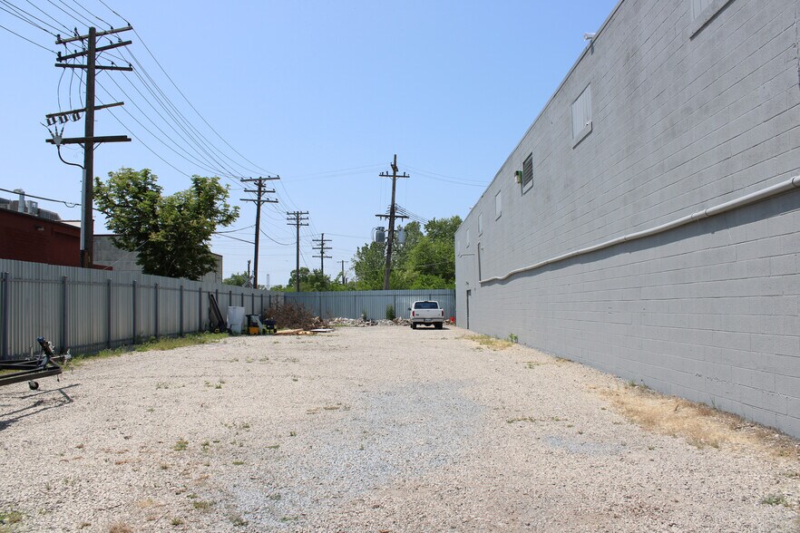 More Photos Of 5143 Bellevue St, Detroit Distribution For Sale