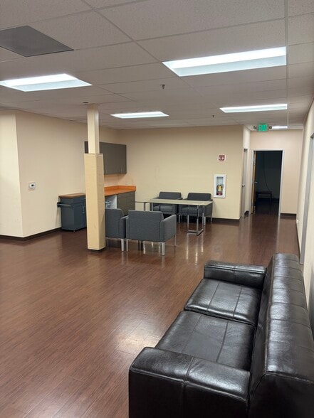 More Photos Of 215-219 Vineyard Ct, Morgan Hill Manufacturing For Sale