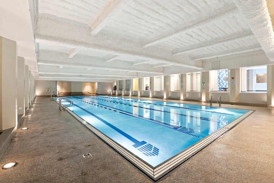 More Photos Of 1 Tower Ln, Oakbrook Terrace Office For Lease