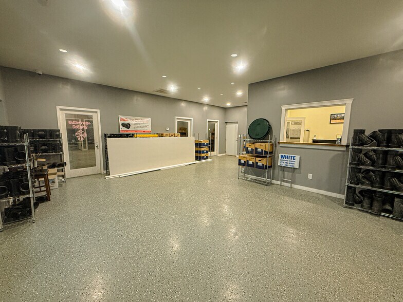More Photos Of 5050 US-79, Paris Warehouse For Sale