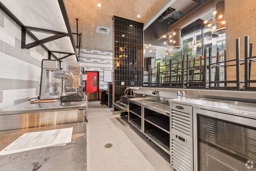 More Photos Of 1055 howell mill Rd, Atlanta Office For Lease