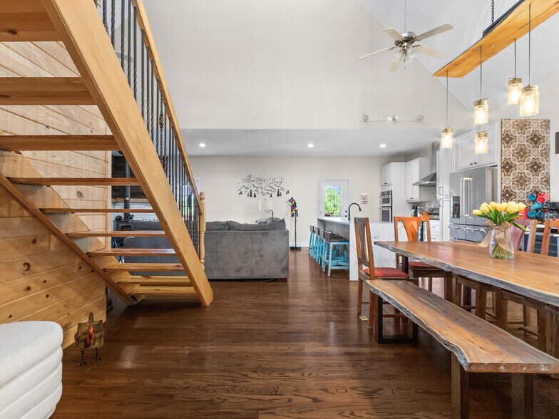 More Photos Of 127 Deer Hill Ln, Weaverville Specialty For Sale