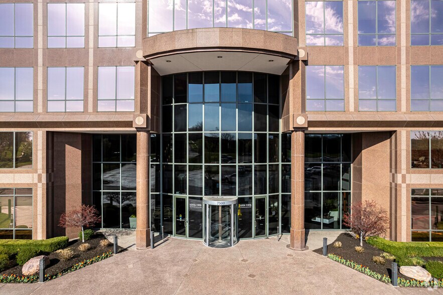More Photos Of 7300 College Blvd, Overland Park Unknown For Lease