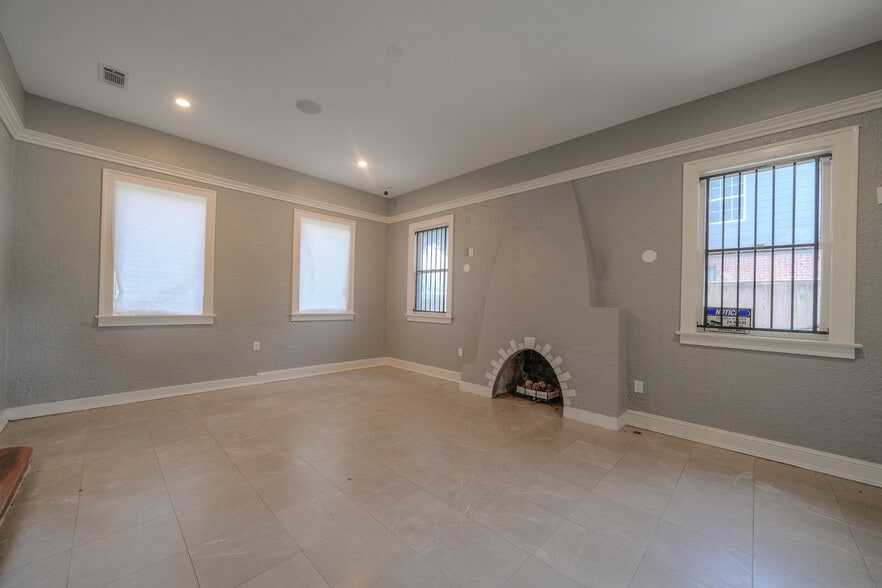 More Photos Of 2424 Southmore Blvd, Houston Medical For Lease