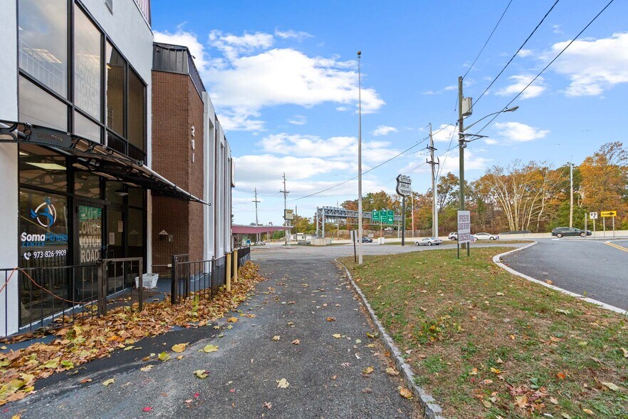 More Photos Of 201 Lower Notch Rd, Little Falls Medical For Lease