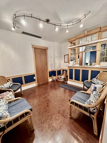 More Photos Of 4 Dearfield Dr, Greenwich Medical For Lease