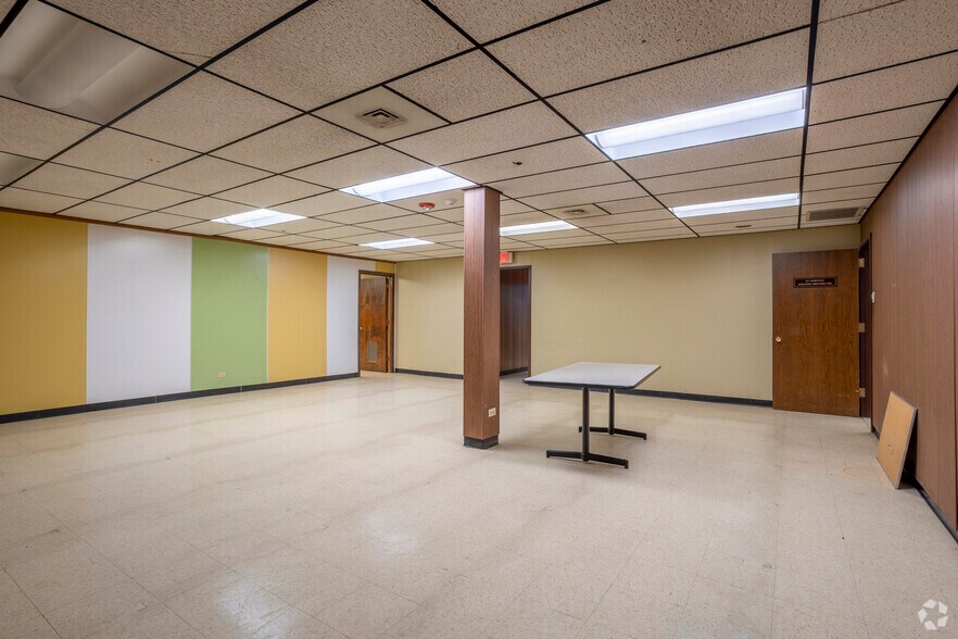 More Photos Of 6650 Cermak Rd, Berwyn Bank For Sale