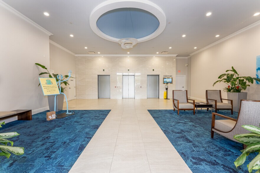 More Photos Of 1 S School Ave, Sarasota Medical For Lease