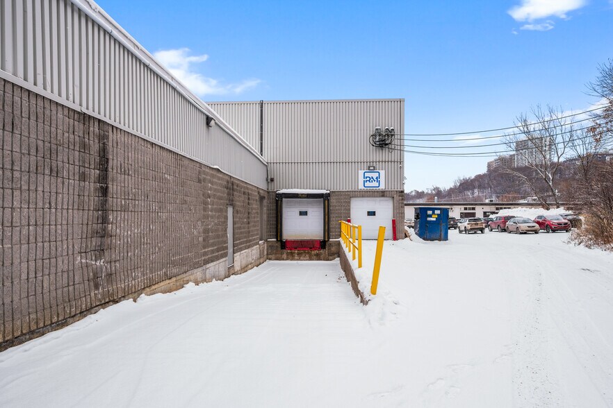 More Photos Of 1415 St Frank-Carrel, Québec General Retail For Lease