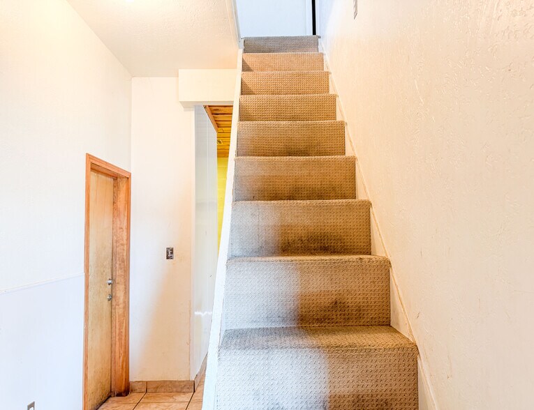 More Photos Of 115 E 8th St, Cisco Restaurant For Sale