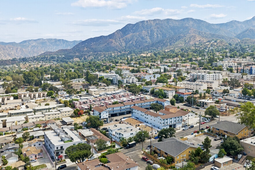 More Photos Of 7323 Valmont St, Tujunga Apartments For Sale