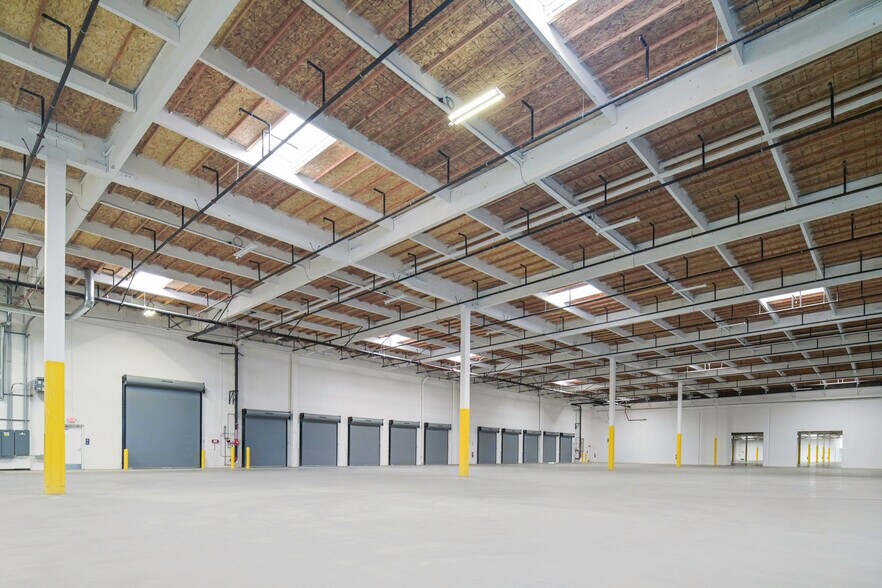 More Photos Of 16325 S Main St, Gardena Warehouse For Lease
