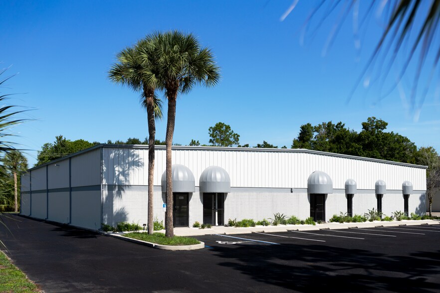 Primary Photo Of 5826-5830 Corporation Cir, Fort Myers Warehouse For Sale