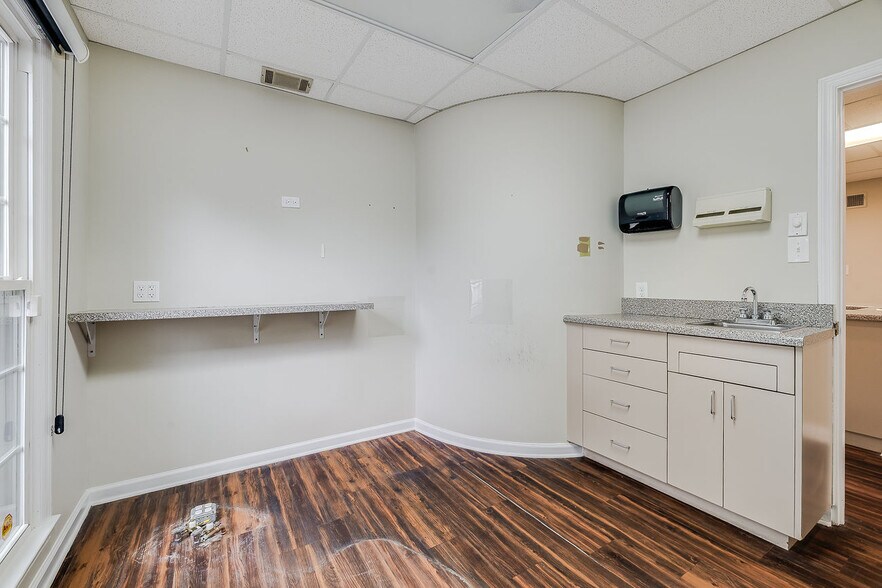 More Photos Of 11706 Mercy Blvd, Savannah Medical For Sale