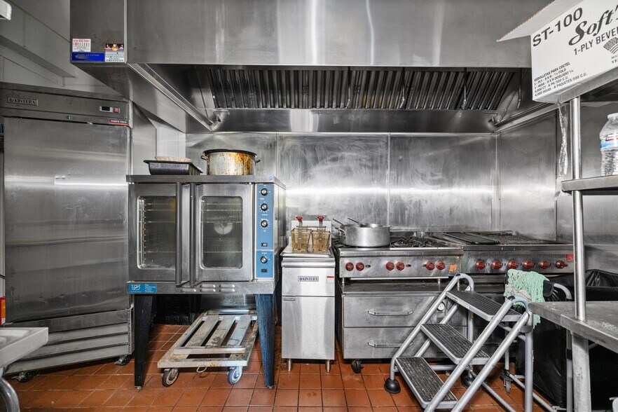 More Photos Of 1000 J St, Sacramento Storefront For Lease